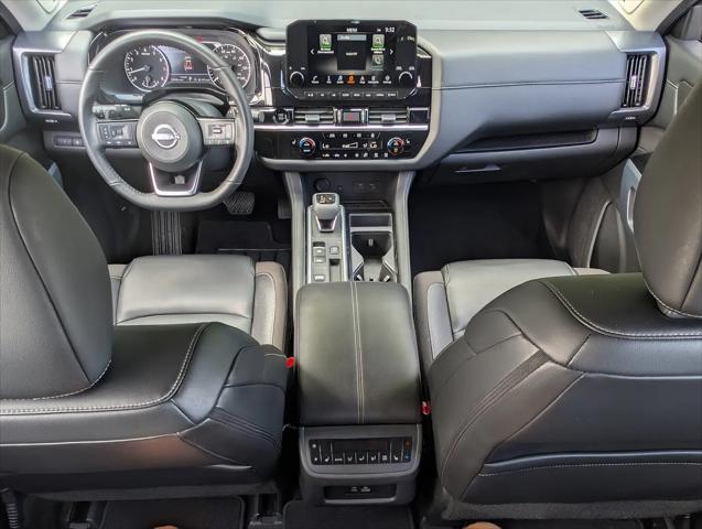 2025 Nissan Pathfinder SL FWD