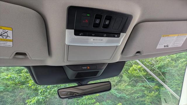 2025 Nissan Pathfinder SL FWD