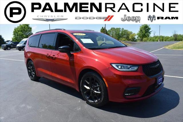 2025 Chrysler Pacifica Limited for sale in Racine, WI