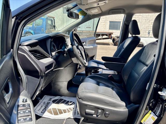 2017 Toyota Sienna SE 8 Passenger