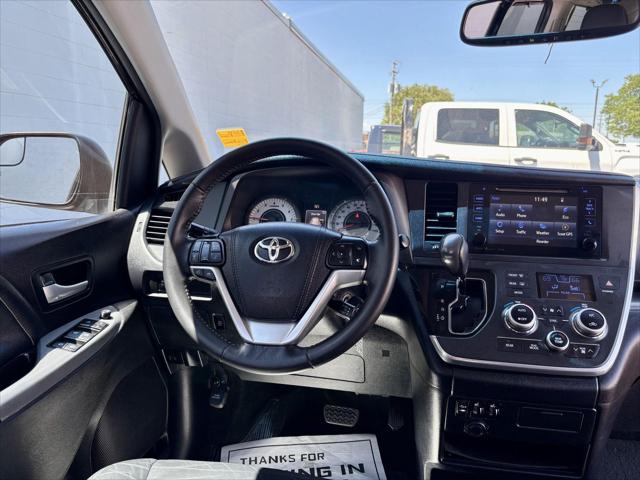 2017 Toyota Sienna SE 8 Passenger