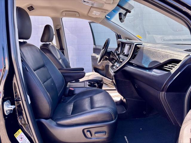 2017 Toyota Sienna SE 8 Passenger