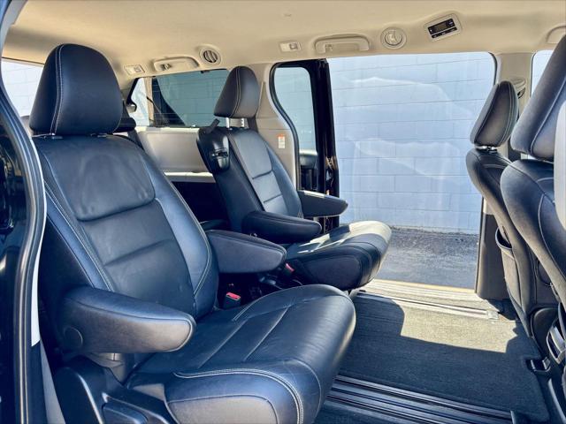 2017 Toyota Sienna SE 8 Passenger