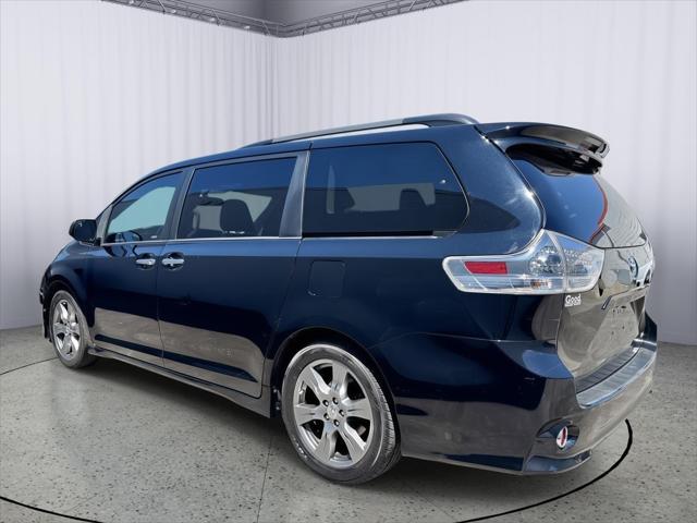 2017 Toyota Sienna SE 8 Passenger