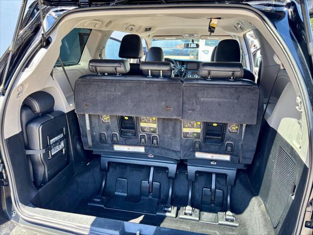 2017 Toyota Sienna SE 8 Passenger