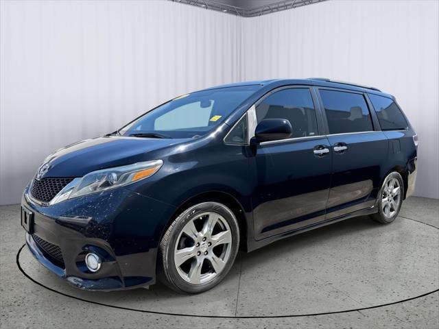 2017 Toyota Sienna SE 8 Passenger