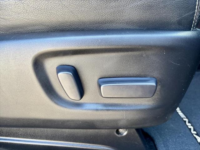2017 Toyota Sienna SE 8 Passenger