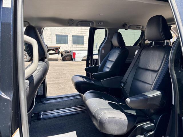 2017 Toyota Sienna SE 8 Passenger