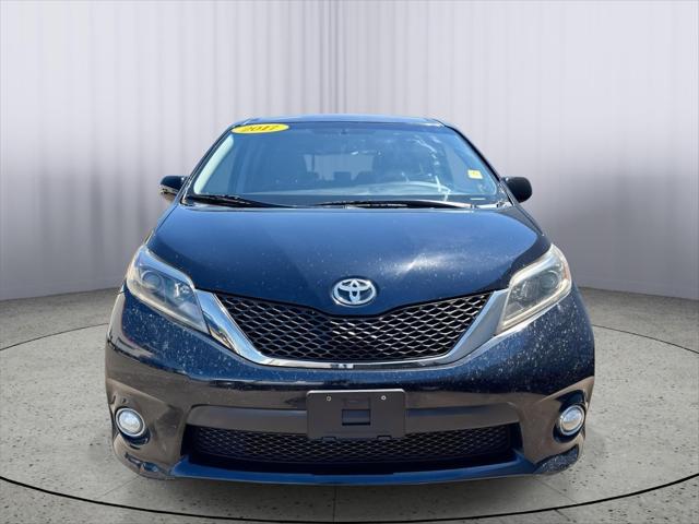 2017 Toyota Sienna SE 8 Passenger