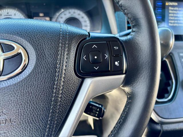 2017 Toyota Sienna SE 8 Passenger