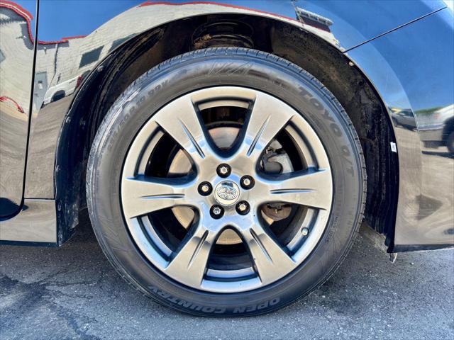 2017 Toyota Sienna SE 8 Passenger