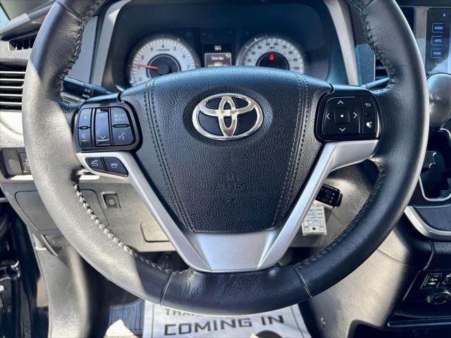 2017 Toyota Sienna SE 8 Passenger