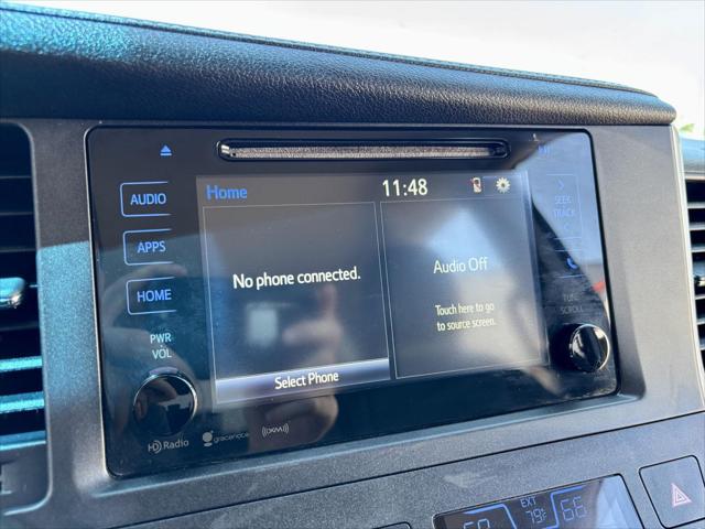 2017 Toyota Sienna SE 8 Passenger