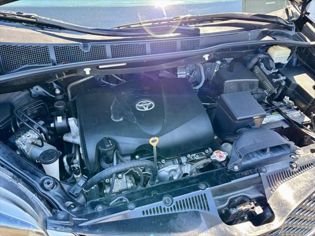 2017 Toyota Sienna SE 8 Passenger