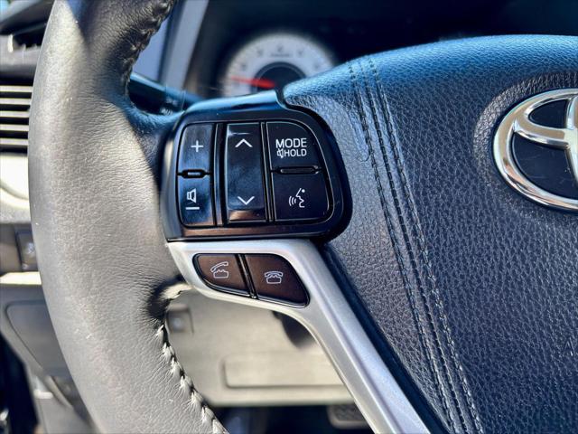 2017 Toyota Sienna SE 8 Passenger