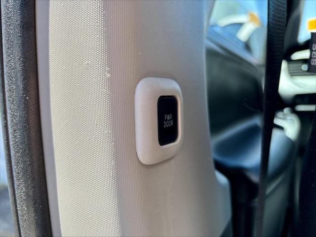 2017 Toyota Sienna SE 8 Passenger