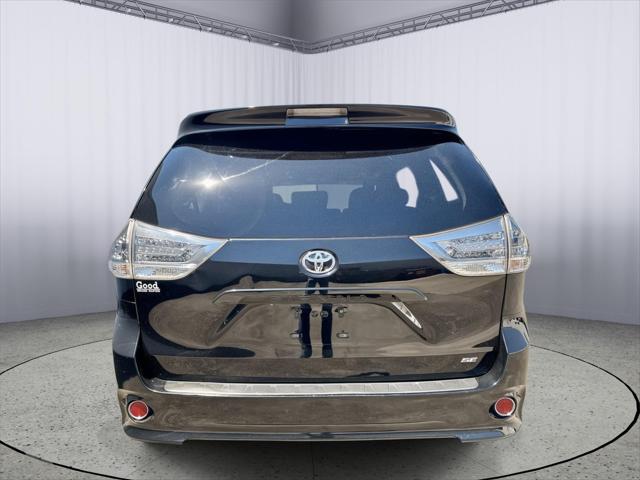 2017 Toyota Sienna SE 8 Passenger