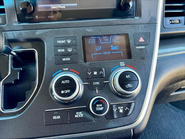 2017 Toyota Sienna SE 8 Passenger