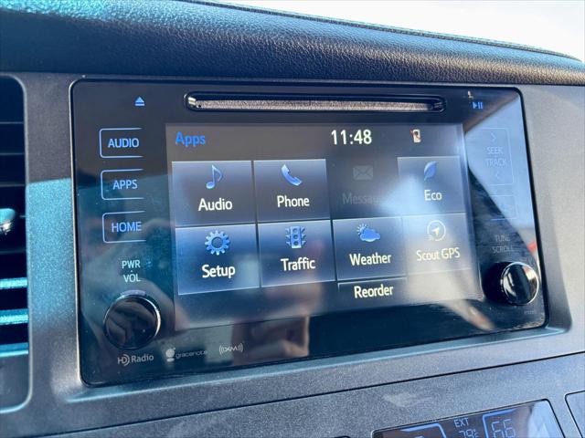 2017 Toyota Sienna SE 8 Passenger