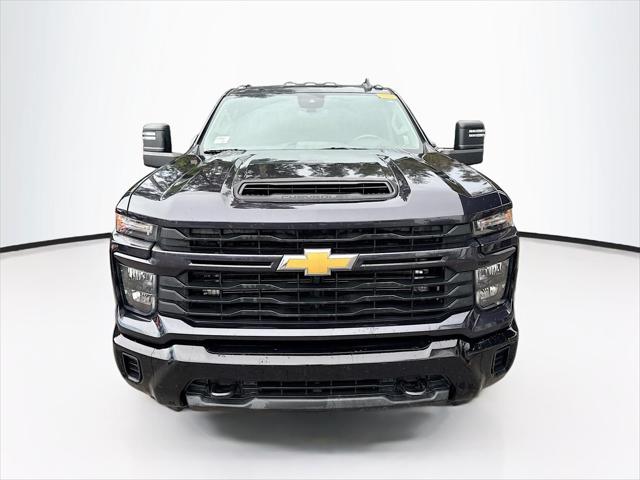2024 Chevrolet Silverado 2500HD 4WD Crew Cab Standard Bed Custom