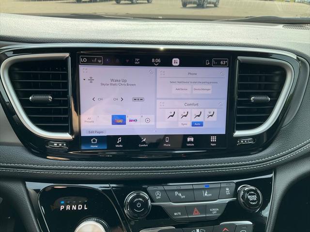 2027 Chrysler Pacifica Select