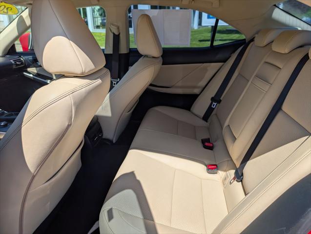 2016 Lexus IS 200t 200t