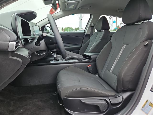 2024 Hyundai Elantra SE
