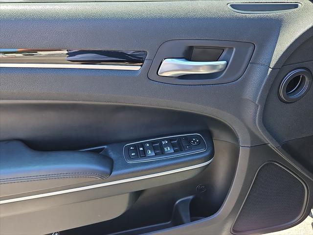 2023 Chrysler 300 Touring AWD