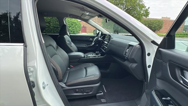 2024 Nissan Pathfinder SL 4WD