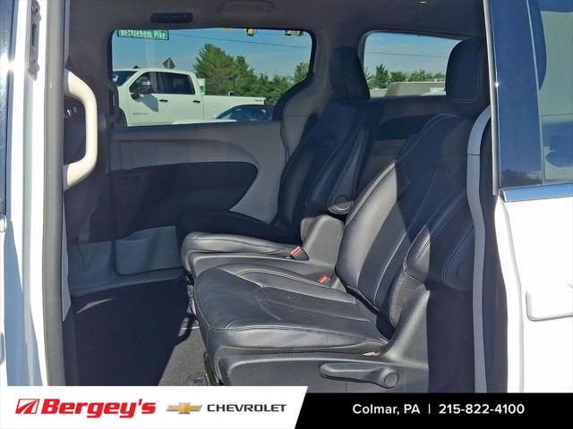 2023 Chrysler Pacifica Hybrid Touring L