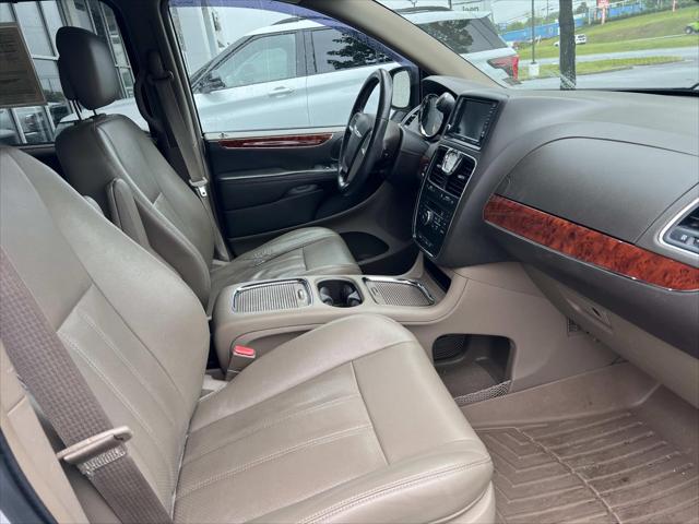 2014 Chrysler Town & Country Touring-L