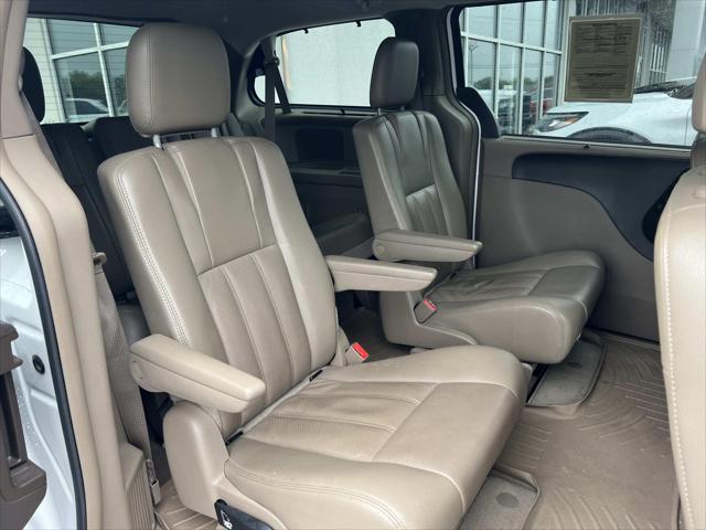 2014 Chrysler Town & Country Touring-L