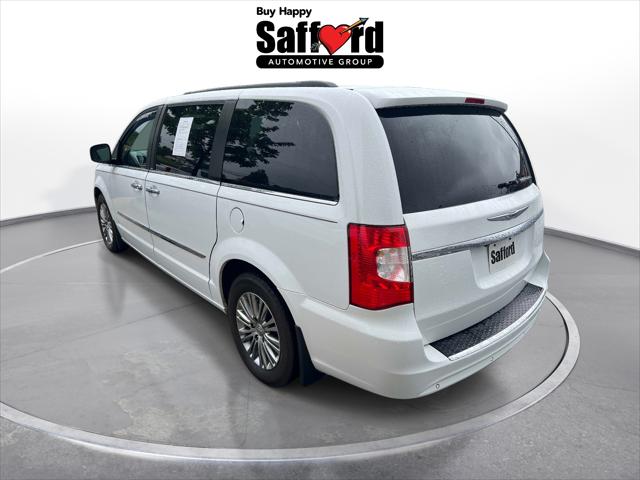 2014 Chrysler Town & Country Touring-L