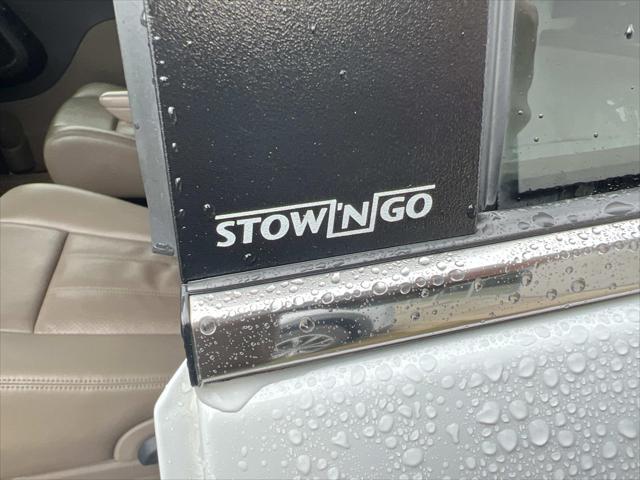 2014 Chrysler Town & Country Touring-L