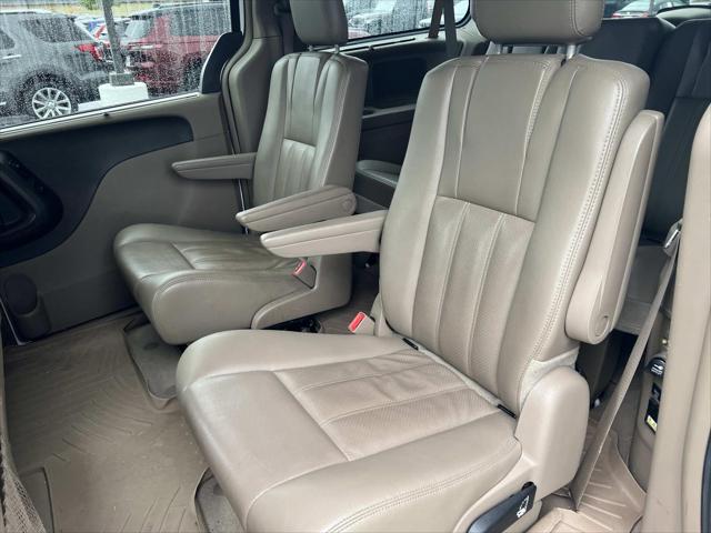 2014 Chrysler Town & Country Touring-L