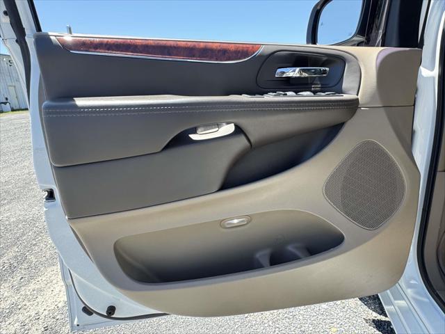 2014 Chrysler Town & Country Touring-L