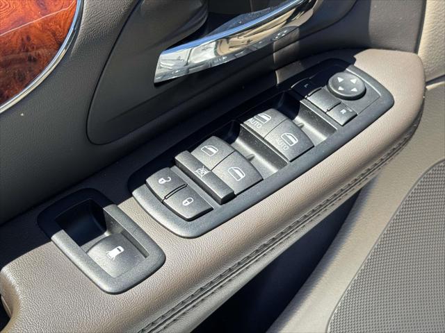2014 Chrysler Town & Country Touring-L