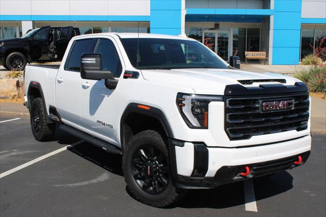 2025 GMC Sierra 2500HD 4WD Crew Cab Standard Bed AT4