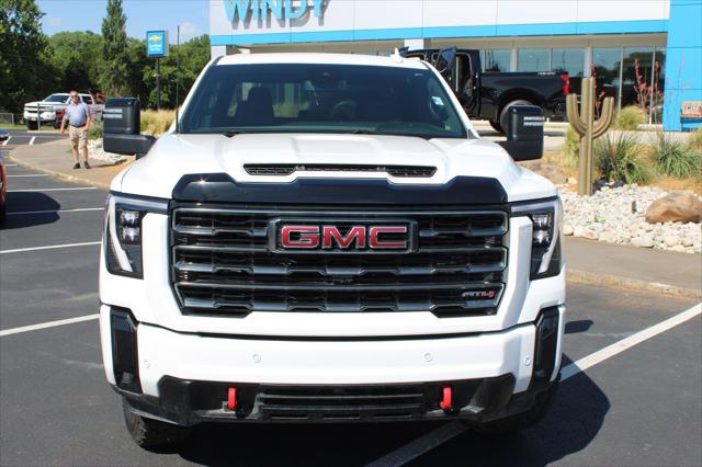 2025 GMC Sierra 2500HD 4WD Crew Cab Standard Bed AT4