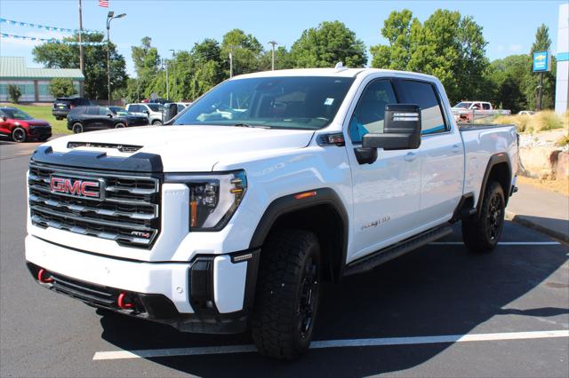 2025 GMC Sierra 2500HD 4WD Crew Cab Standard Bed AT4