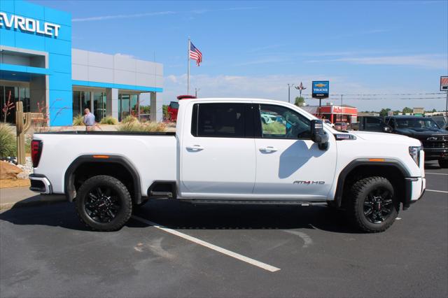 2025 GMC Sierra 2500HD 4WD Crew Cab Standard Bed AT4