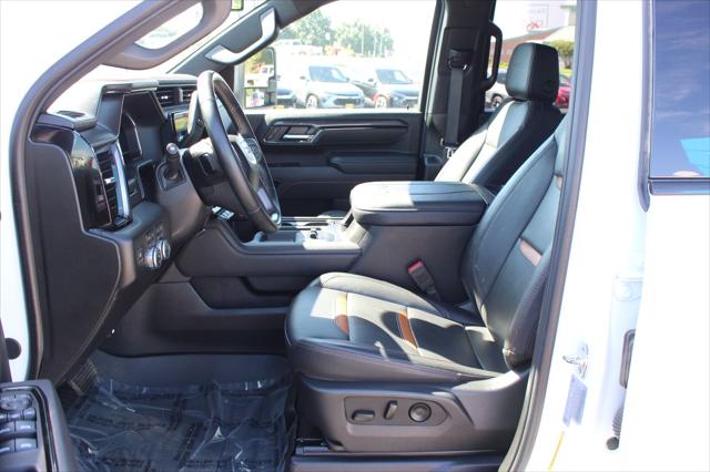 2025 GMC Sierra 2500HD 4WD Crew Cab Standard Bed AT4