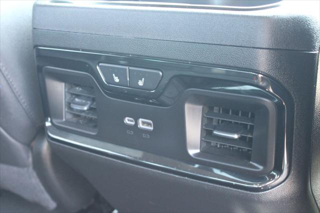 2025 GMC Sierra 2500HD 4WD Crew Cab Standard Bed AT4