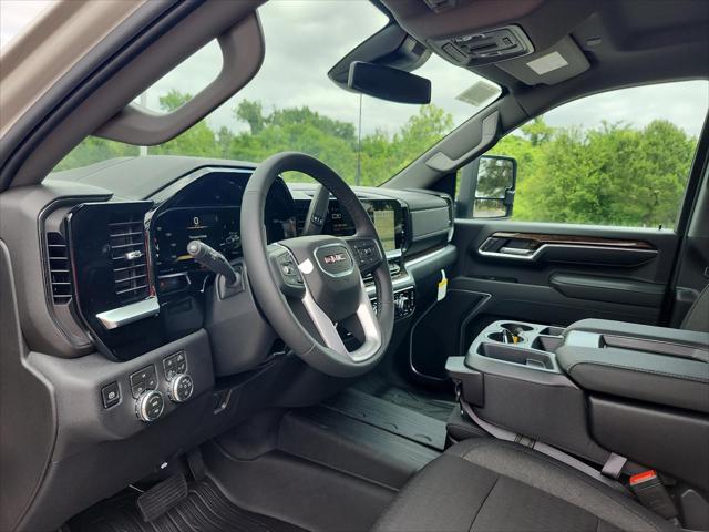 2026 GMC Sierra 2500HD Crew Cab, Standard Bed, SLE, 4WD