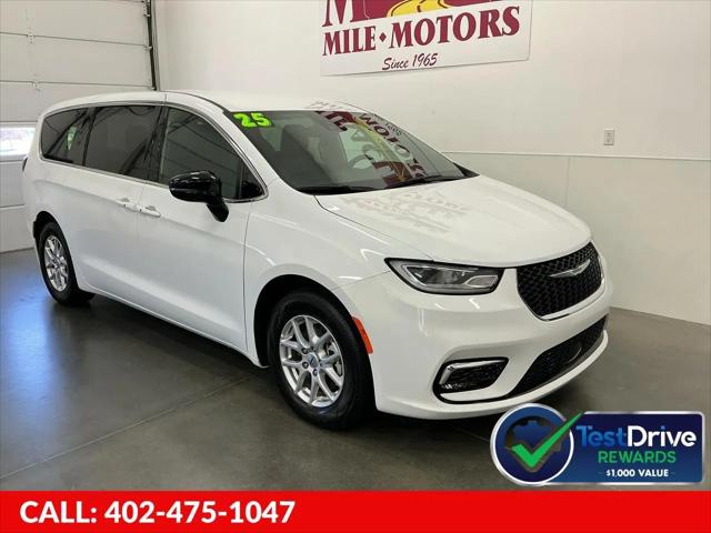 2025 Chrysler Pacifica Select for sale in Lincoln, NE