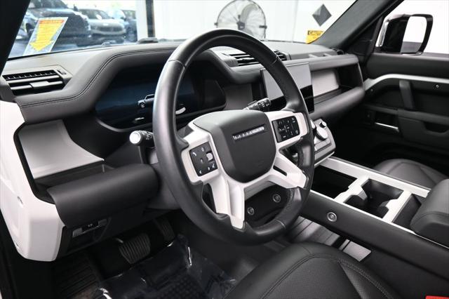 2025 Land Rover Defender 110 P300