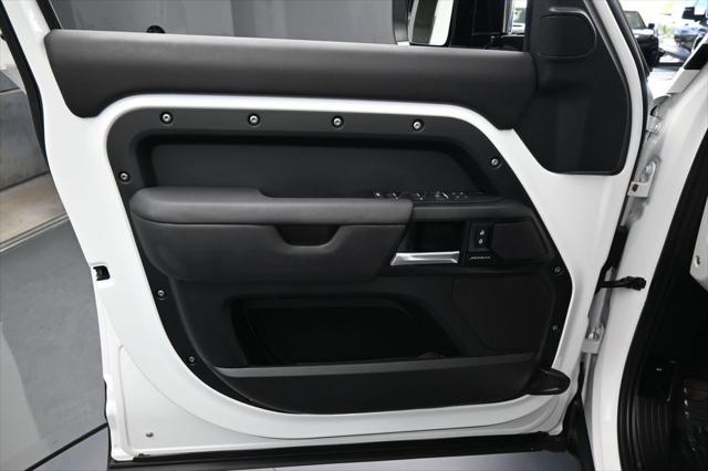 2025 Land Rover Defender 110 P300