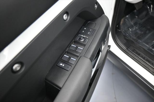 2025 Land Rover Defender 110 P300