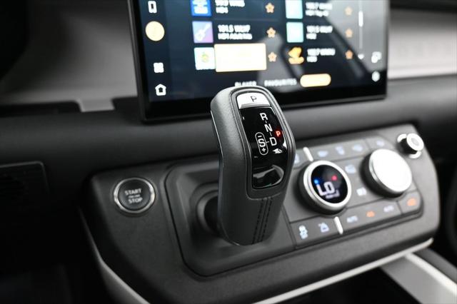 2025 Land Rover Defender 110 P300