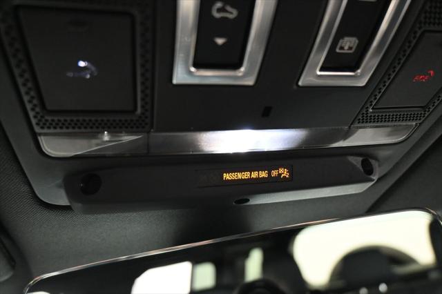 2025 Land Rover Defender 110 P300
